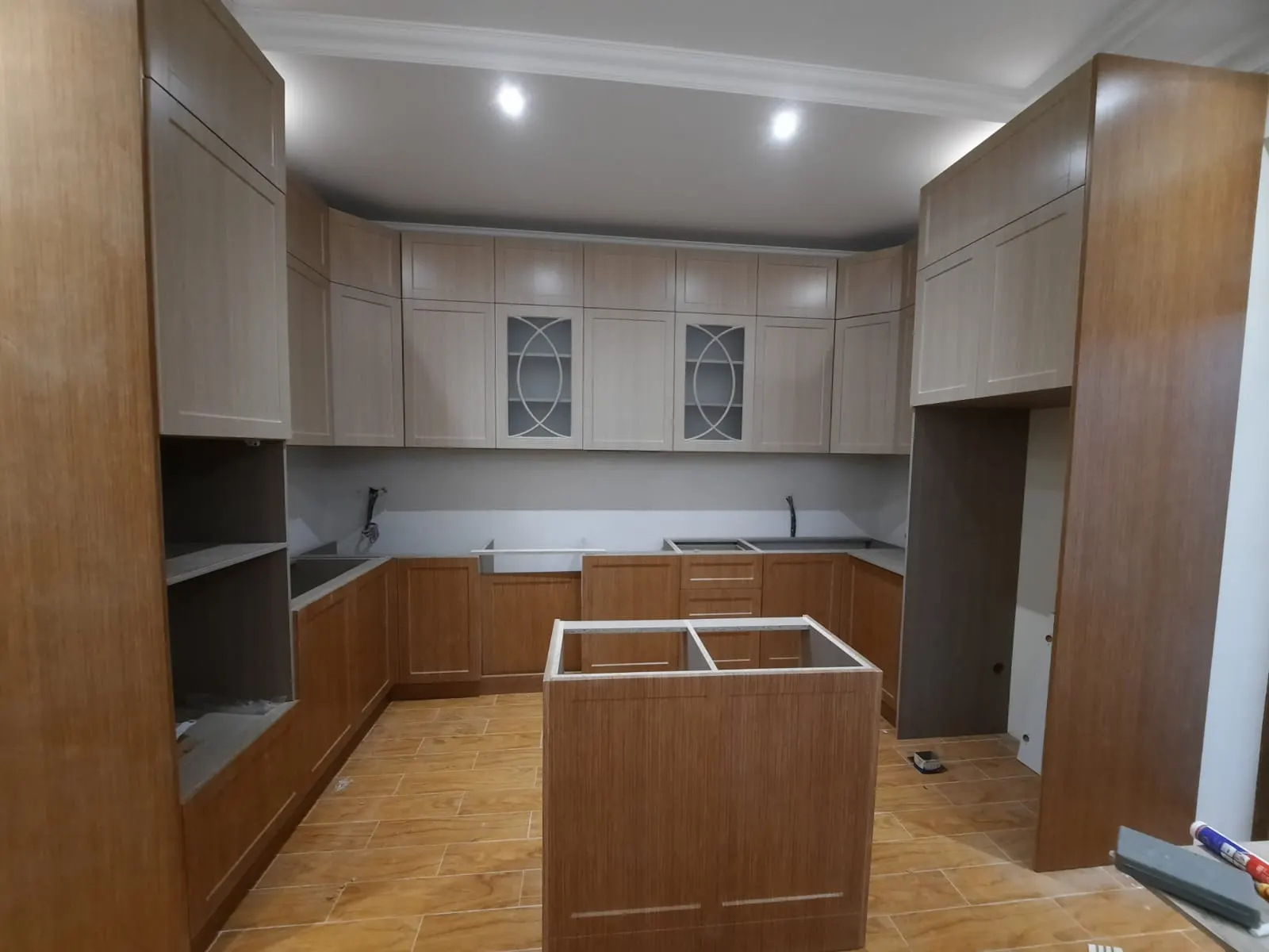 Palıd şponlu mətbəx adalı